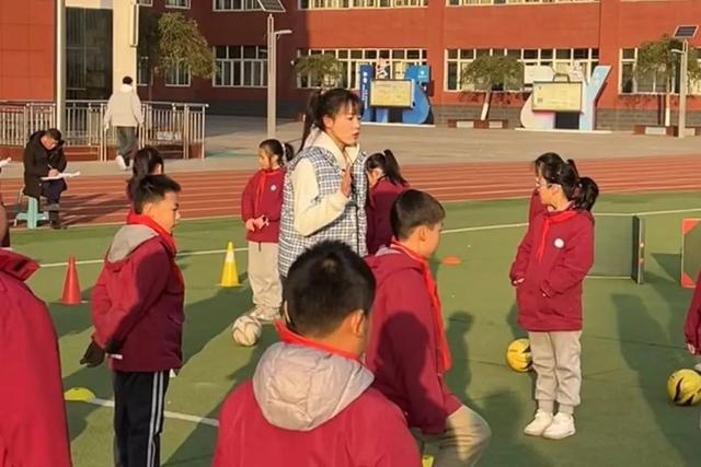 西安市浐灞十六小：体育与多学科碰撞一场别开生面的体育跨学科融合展示课竞技宝JJB官网(图2)