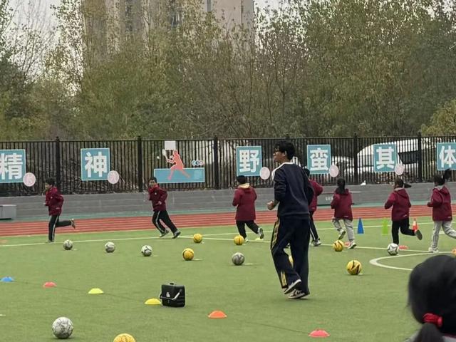 西安市浐灞十六小：体育与多学科碰撞一场别开生面的体育跨学科融合展示课竞技宝JJB官网(图1)