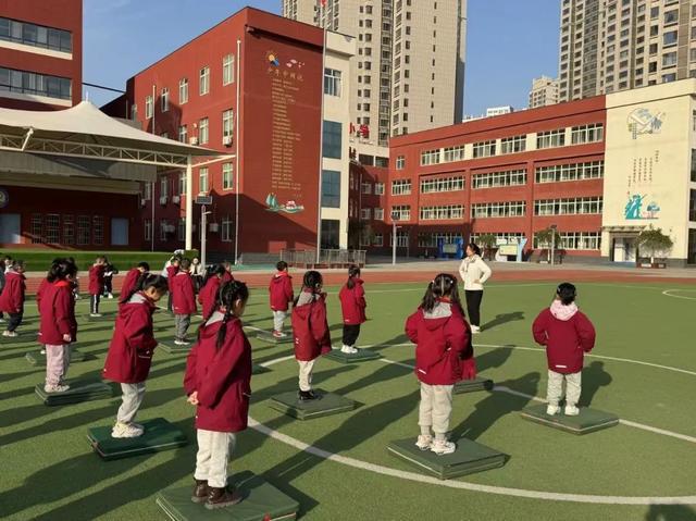 西安市浐灞十六小：体育与多学科碰撞一场别开生面的体育跨学科融合展示课竞技宝JJB官网(图3)