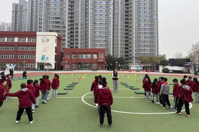 西安市浐灞十六小：体育与多学科碰撞一场别开生面的体育跨学科融合展示课竞技宝JJB官网(图4)